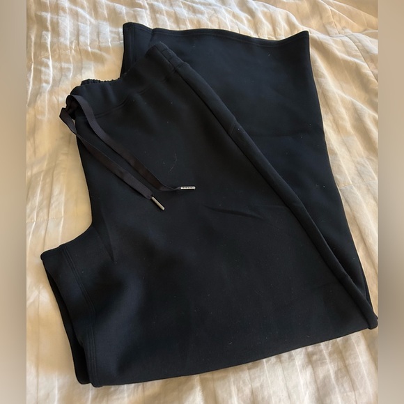 NWOT SPANX AIR ESSENTIALS WIDE LEG BLACK PANT - Picture 9 of 16